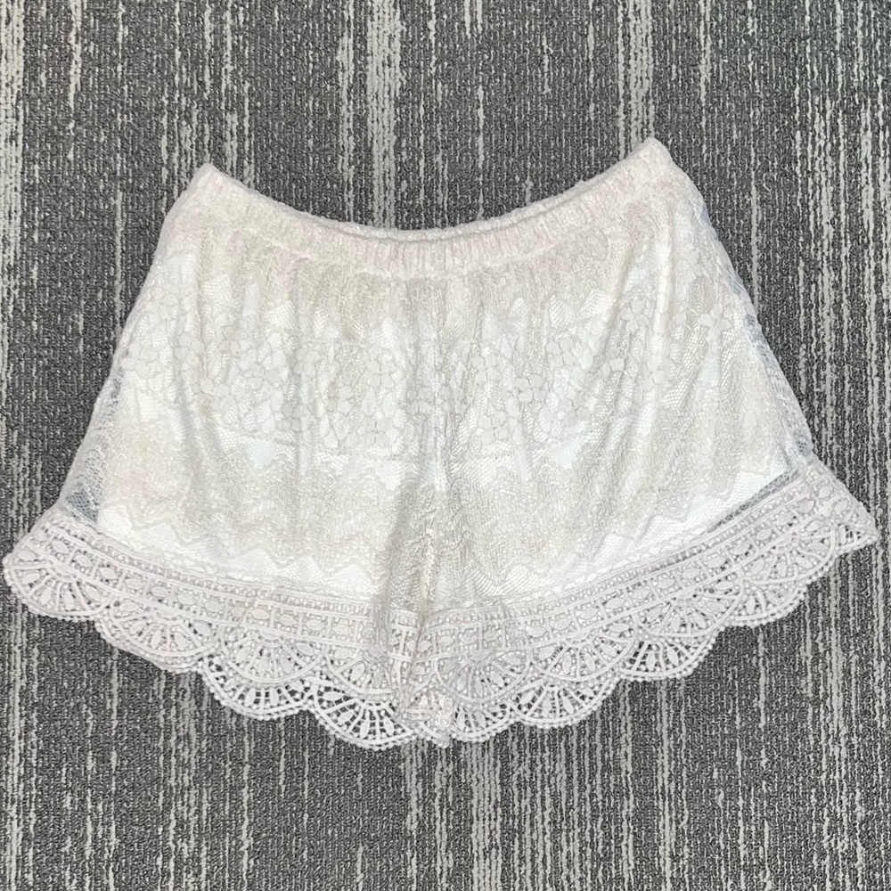 Band of Gypsies lined lace shorts. Size Large. Color cream.